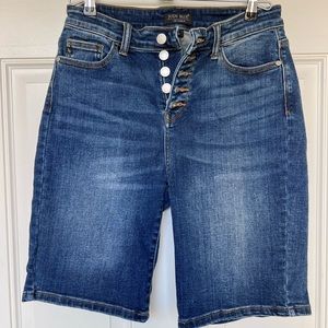 Women’s Jean shorts Size L.